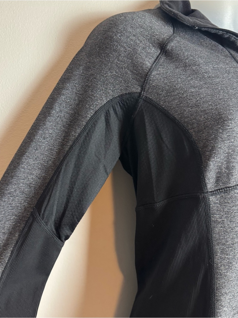 Lululemon Run Switchback Reversible Black And Grey 1/4 Zip Size 8 - Picture 3 of 9
